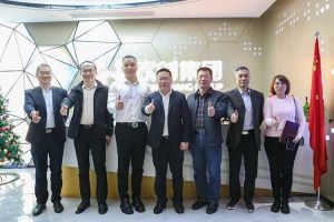 广州市与番禺区人力资源和社会保障局领导莅临九州(中国)集团调研指导